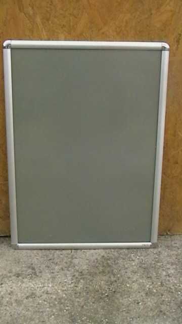 Panou de afişaj pe perete