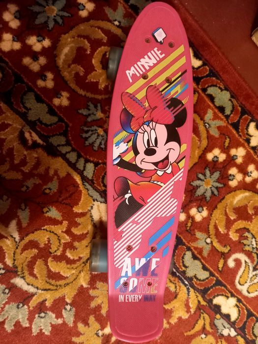 Sketeboard minnie mouse