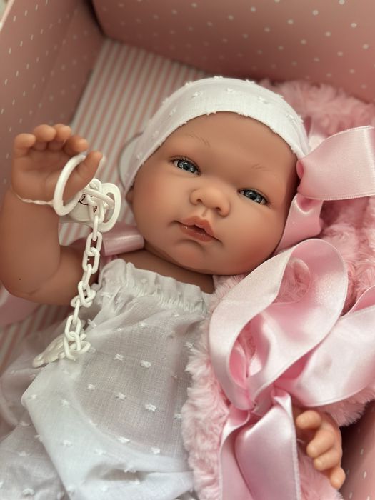 Чисто нова кукла Asi