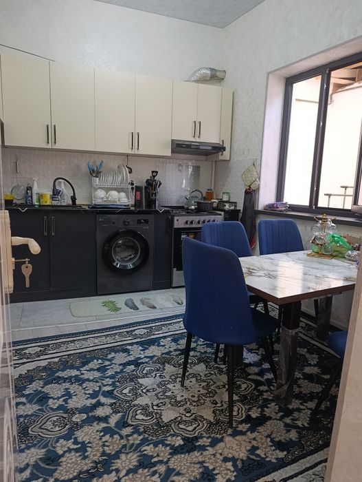 Koʻk terakda srochna yangi qurilgan uy sotiladi