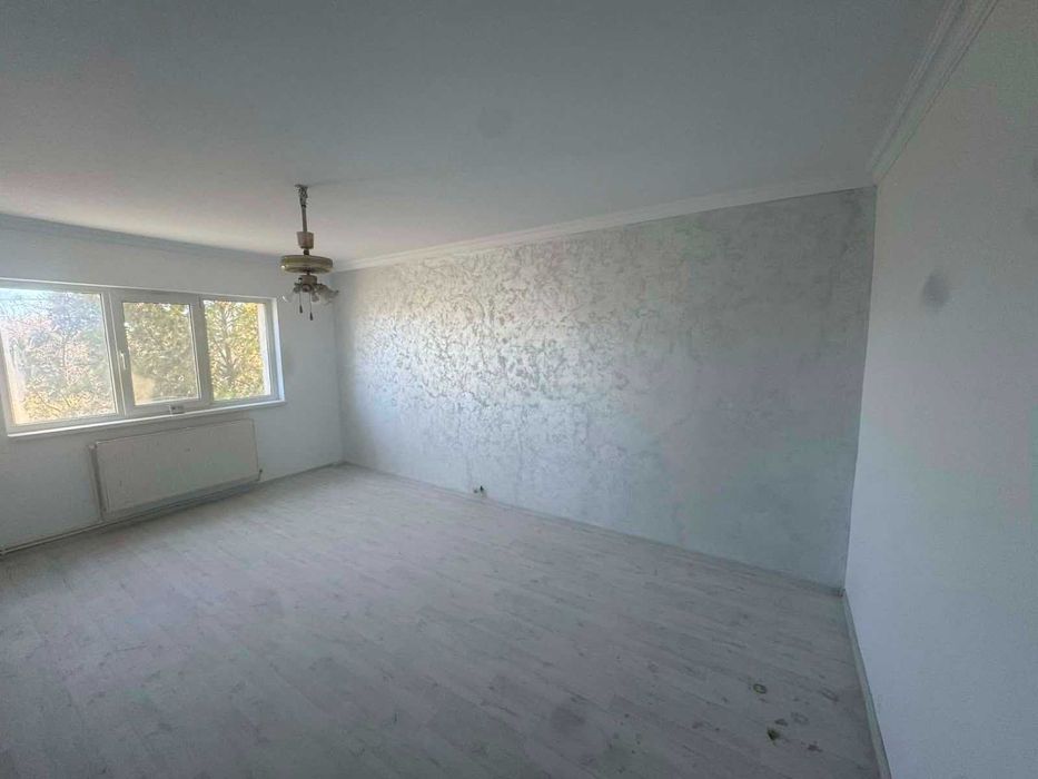 De vânzare apartament cu 3 camere