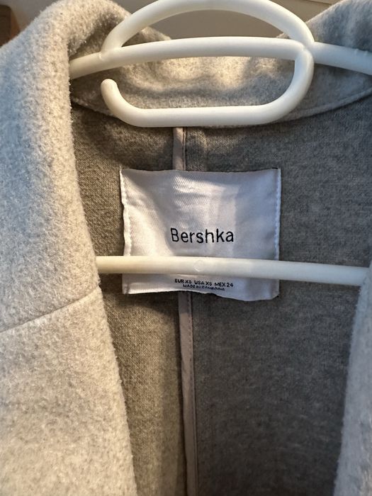 Бежово палто Bershka