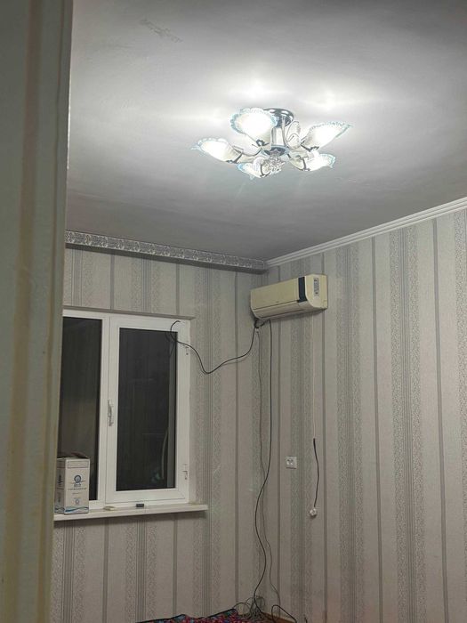 Юнусобод тумани 18-мавзеда кирпичний 77 серияли 3/4/4 СРОЧНО Сотилади.