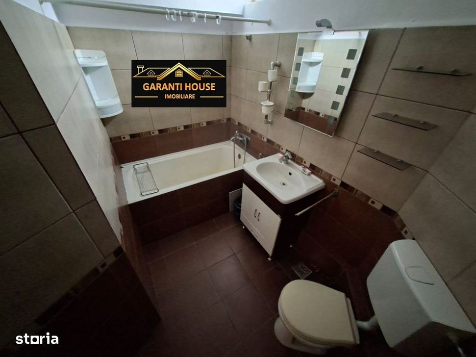Zona Iza, apartament cu 3 camere, garaj sub bloc, boxa, 125 000€ neg.