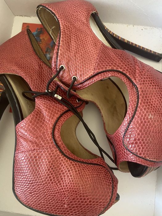 отдам даром обувь