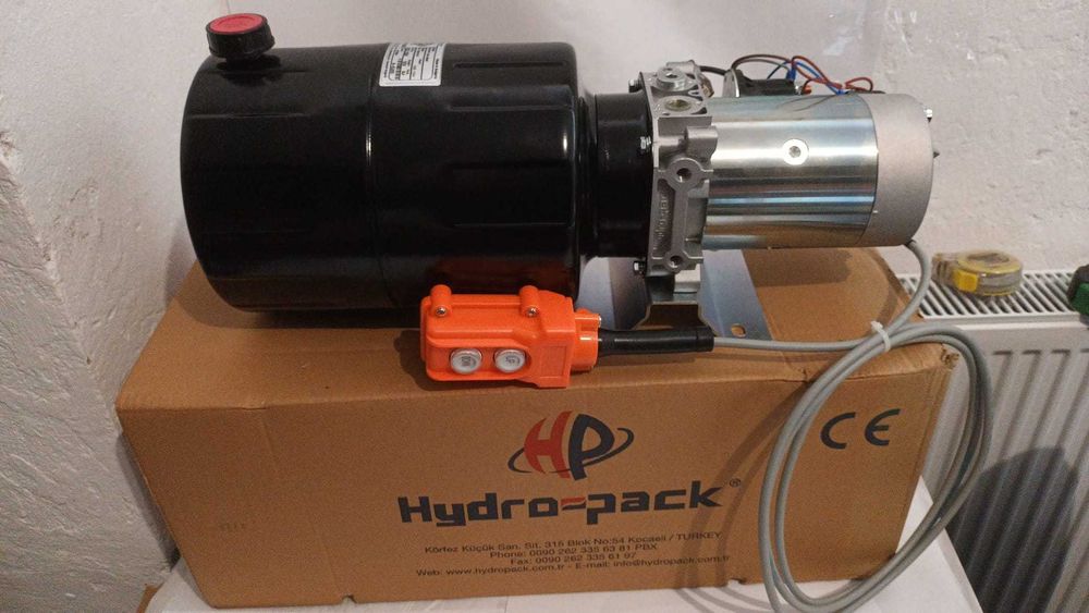 Pompa basculare 1.6 kw cu rezervor metalic