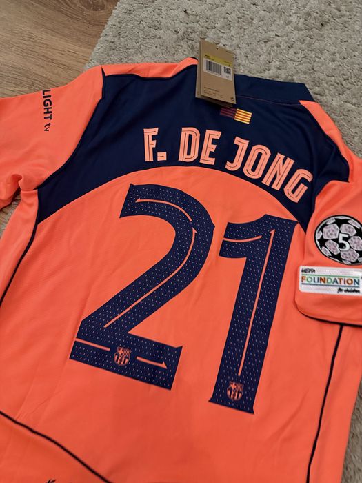 Tricou De Jong.