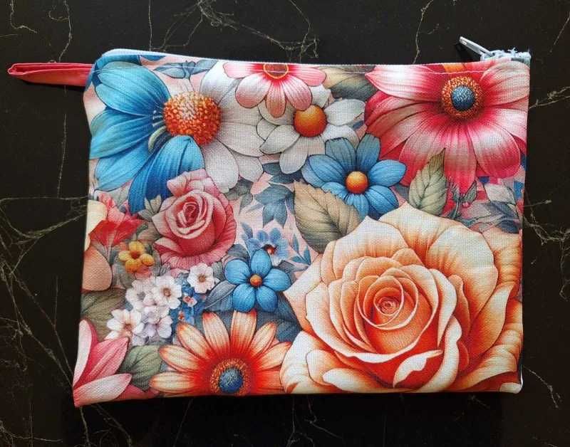 Несесер за тоалетни и козметични принадлежности 15х20см Цветя