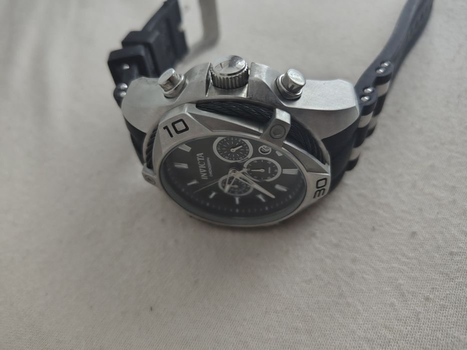 Метален часовник Invicta