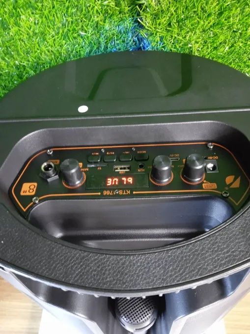 Блутут колонка с микрофон