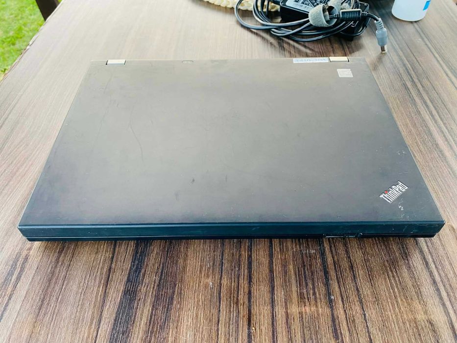 Продавам лаптоп Lenoivo ThinkPad T410