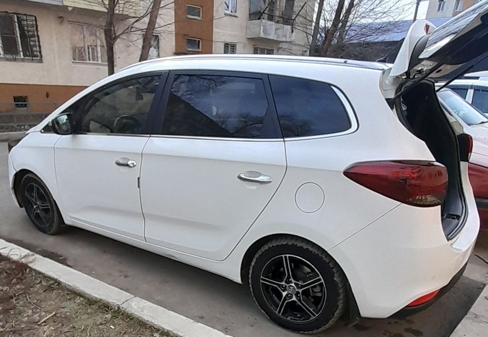 Киа каренс 2013 год!