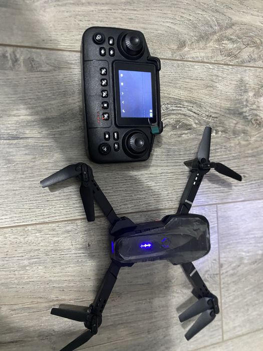Продам Кводрокоптер дрон с экраном