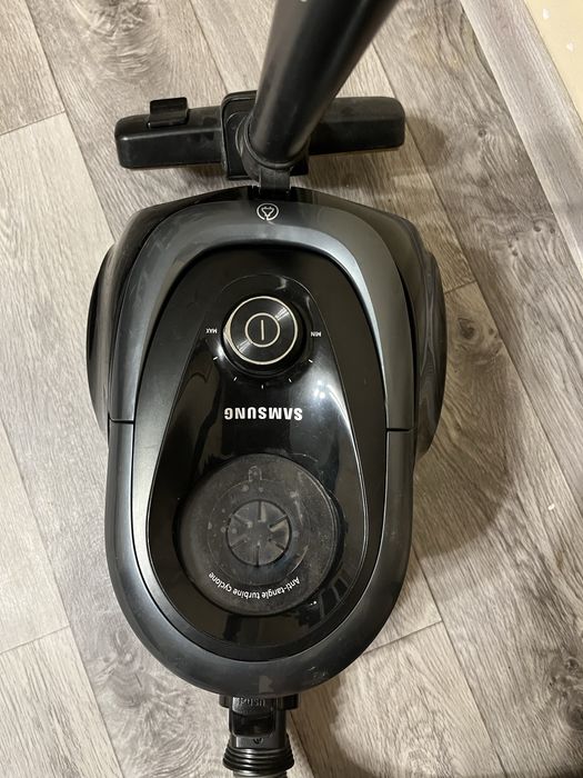 Пылесос SAMSUNG в отличном состоянии.