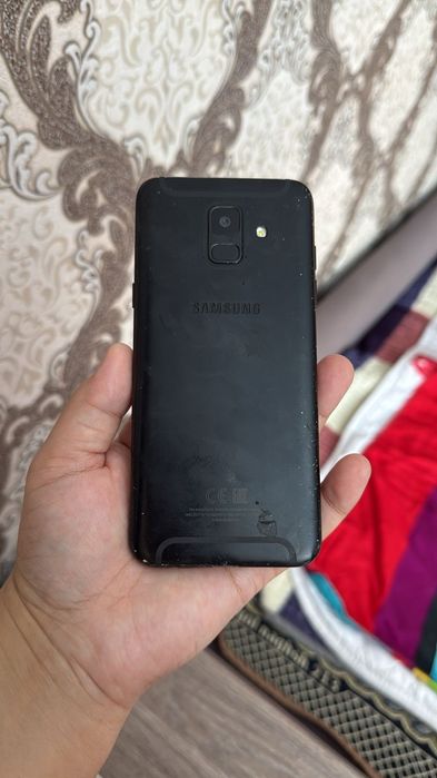 Продам телефон самсунг А6 все работает