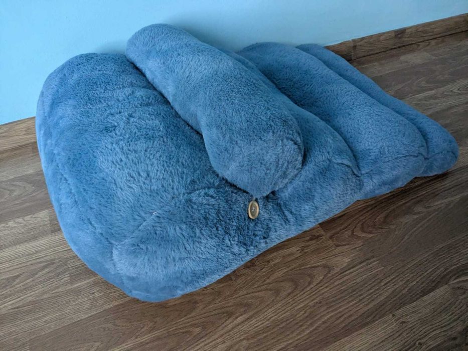 Pernă / Saltea ergonomică multifuncțională, material plușat, cu rulou cervical – Albastru