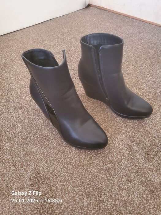 Черни кожени боти