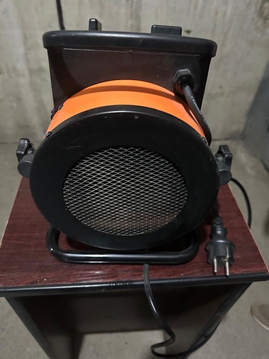 Обогреватель /тепловая пушка мощность 2000 ВВат