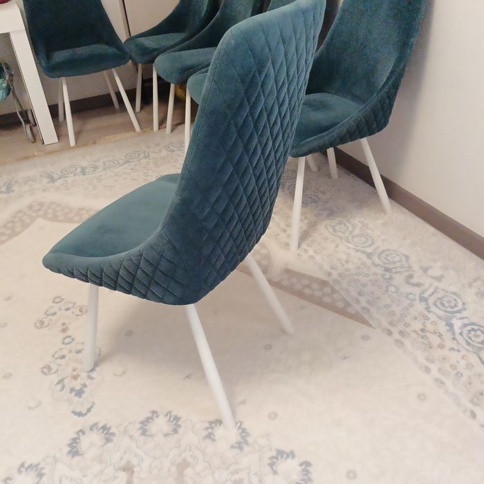 Продам комплект из 6 обеденных стульев.