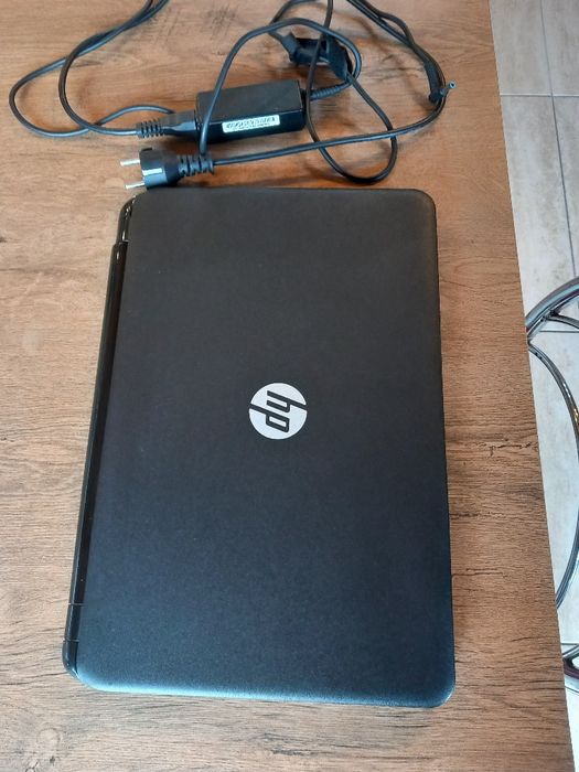Vând laptop HP  cu încărcător