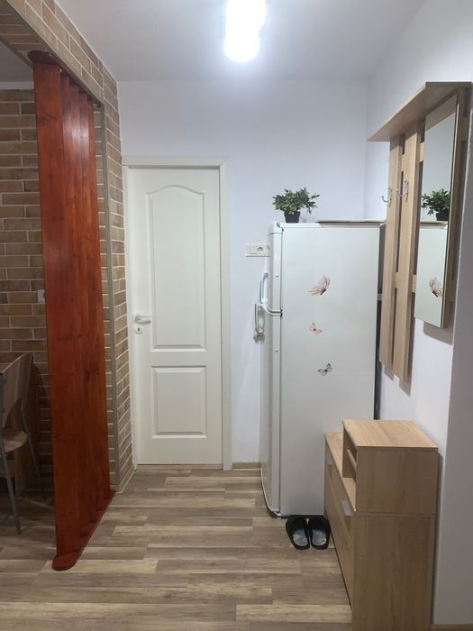 Închiriez garsonieră  confort l decomandată