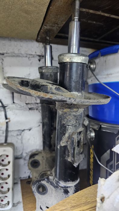 Амортизаторы перед на камри 50