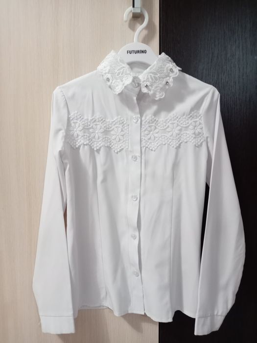 Продам школьную блузку размер 40