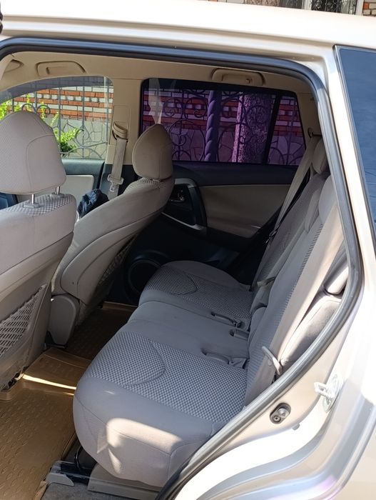 Машина Toyota rav4