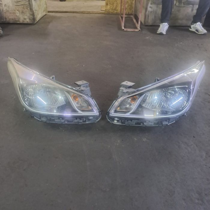 Фары на Kia Rio продам