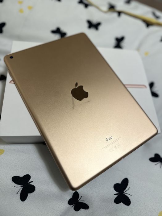 Ipad 7 pentru piese,are placa de baza arsa