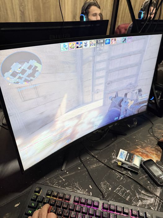 Manitor aiwa curved 27d 165hz sotiladi