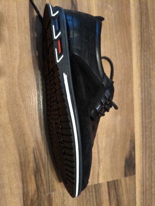 Adidași, noi, nefolosiți