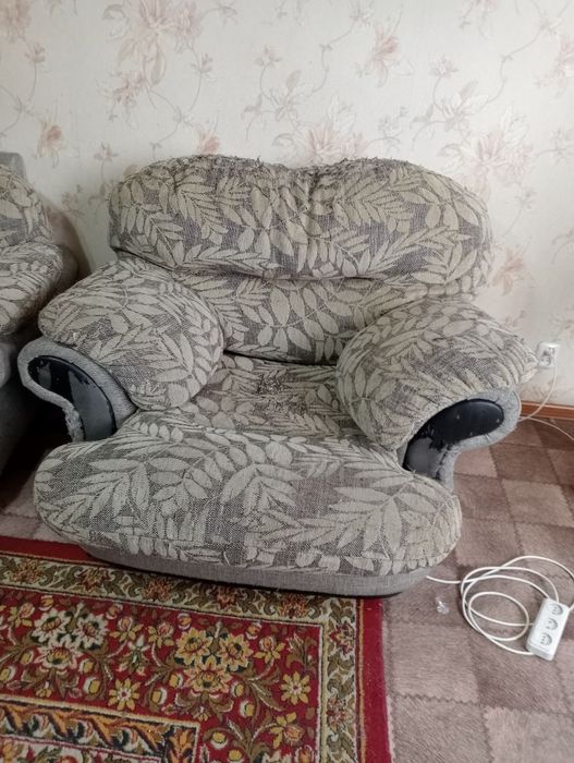 Продается диван и кресло
