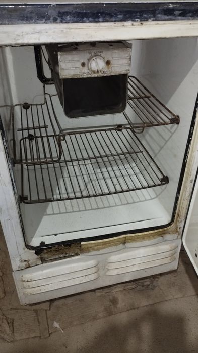 Rassiyski Muzlatgich SARATOV SOTILADI