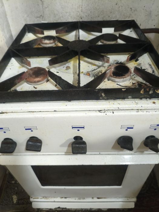 Gaz plita sotiladi arzon narxda 400 000 so'm