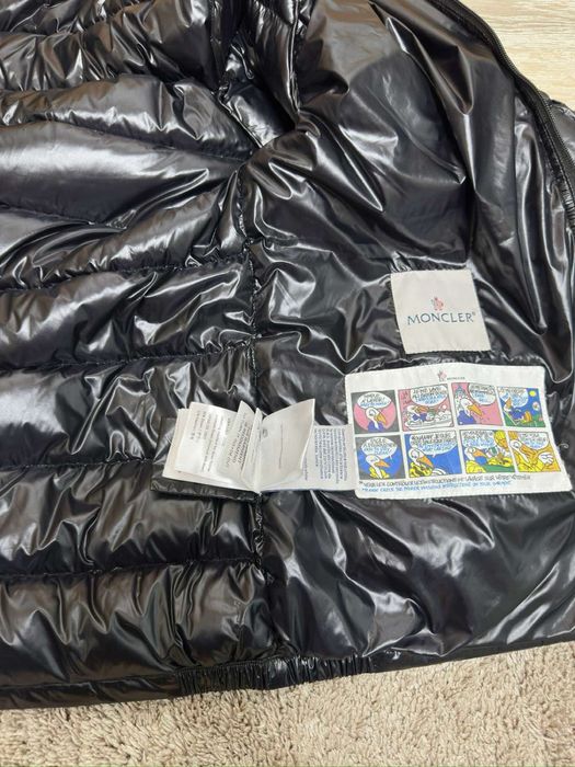 Яке Moncler L размер