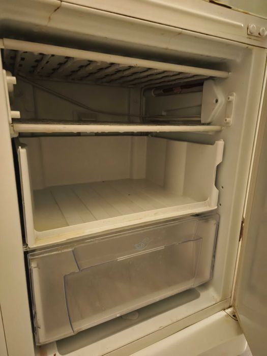 Холодильник Indesit