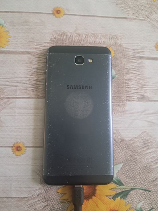 Продам самсунг ж5