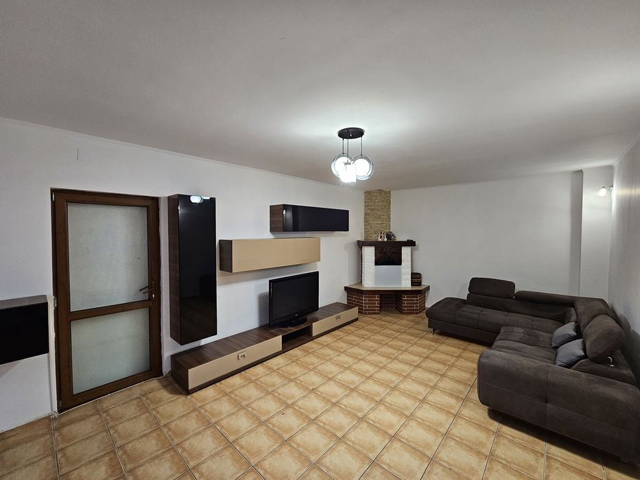 Inchiriez vila/casa 3 dormitoare 160 mp curte 250 mp loc parcare C-tin Brâncoveanu