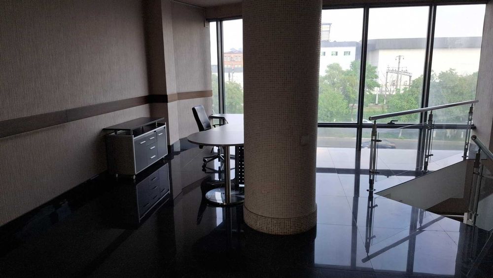 Сдаётся отдельно стоящее здание 2200 м² в Центре —Мирабадский Переушка
