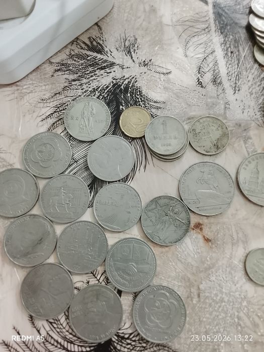 Продам монеты рубль