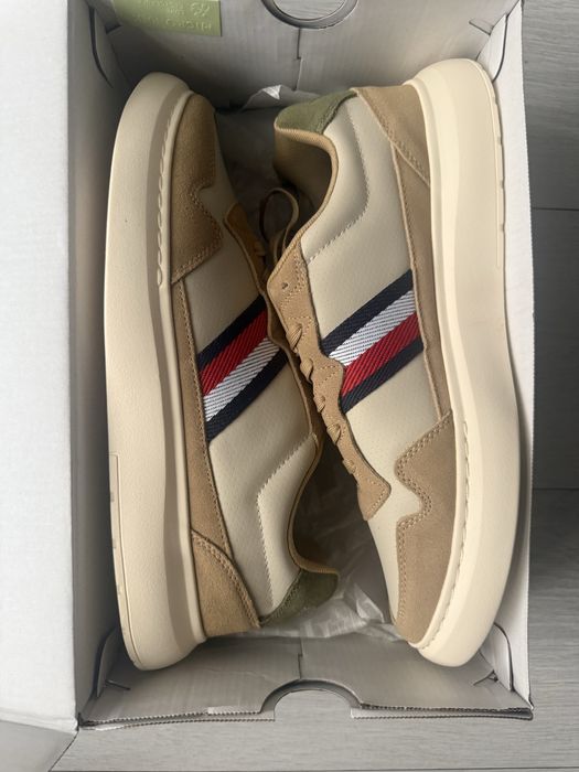 Продам кроссовки Tommy