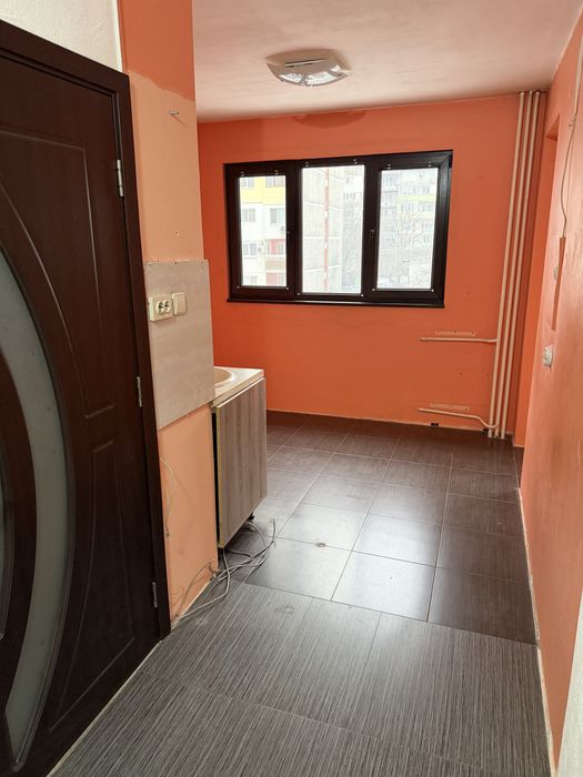 Двустаен апартамент в кв.Родина 1 до у-ще Олимпи Панов