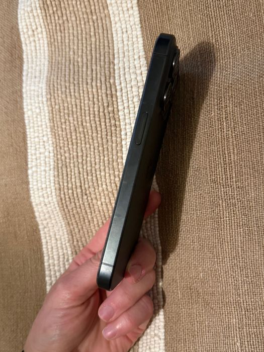 Vând iphone 15 Pro/Negru