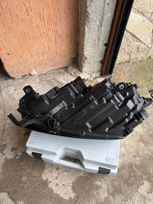 Оригинален десен фар за Skoda Шкода Octavia Октавия 4 5E4941016