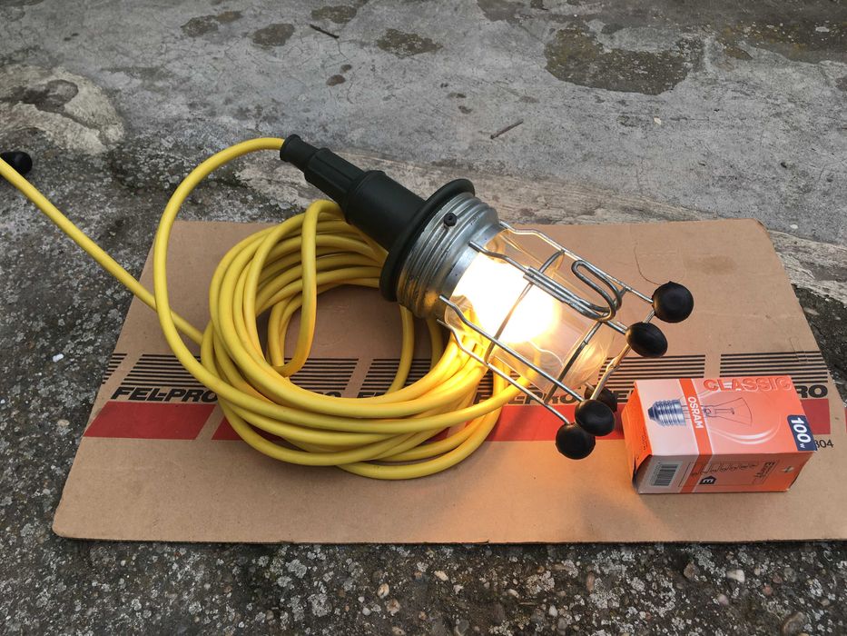 немска , гумирана работна лампа 100 W
