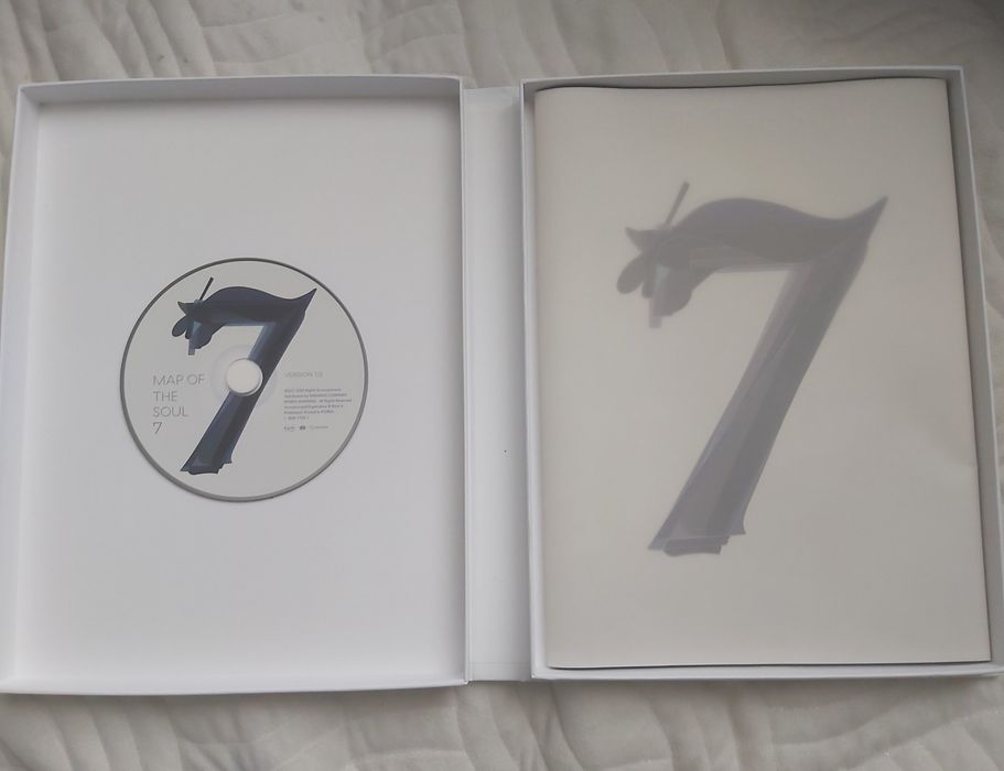 Продам альбом BTS