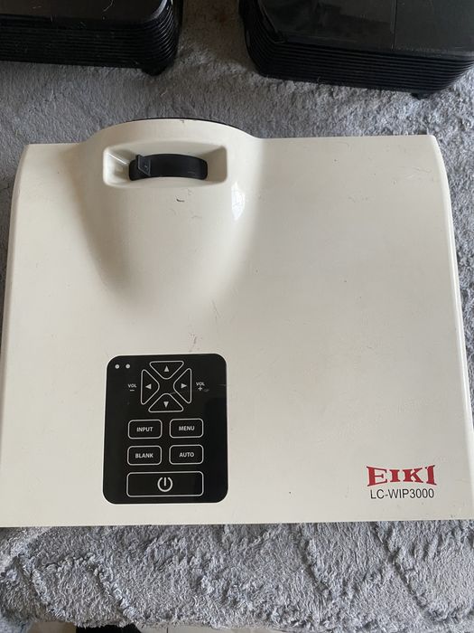 Продам проектор эйки