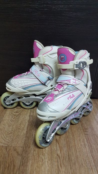 Продам девичьи роликовые коньки.
