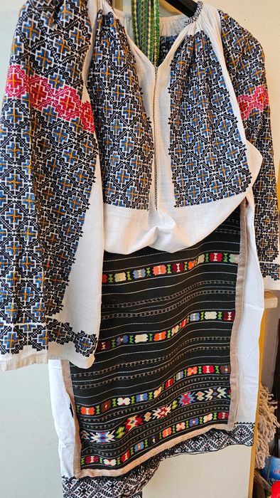 costum traditional de Gorj